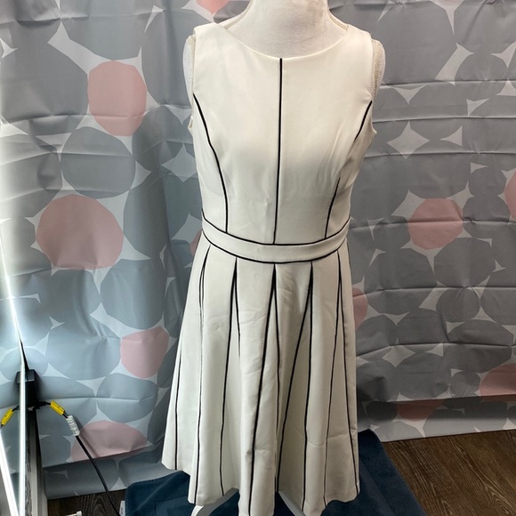 WHBM cream dress with black piping detail - Picture 2 of 10